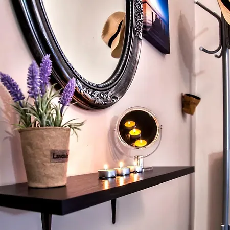 Helen By The River Apartment