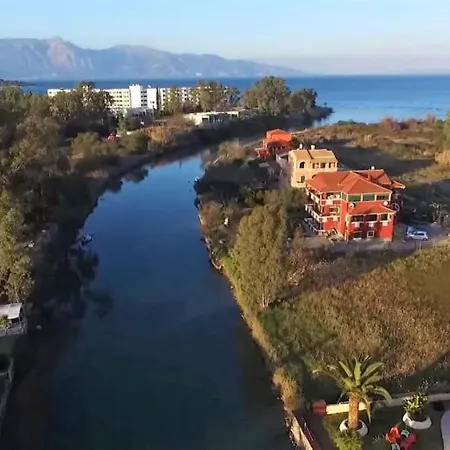 Helen By The River Apartmán